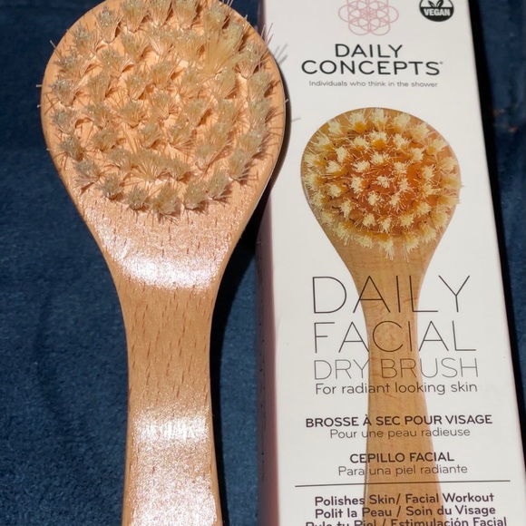 - Daily Concepts Daily Facial Dry Brush - Picture 2 of 4